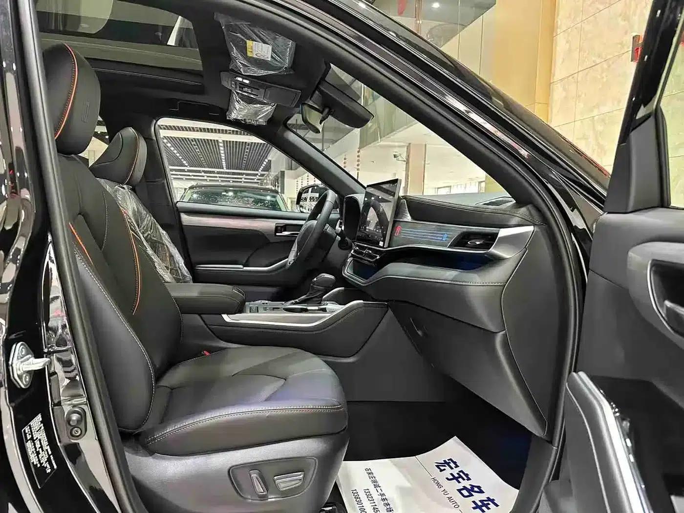 Crown Land Cruiser 2026 2.5L HEV 4WD Premium Edition — миниатюра 16