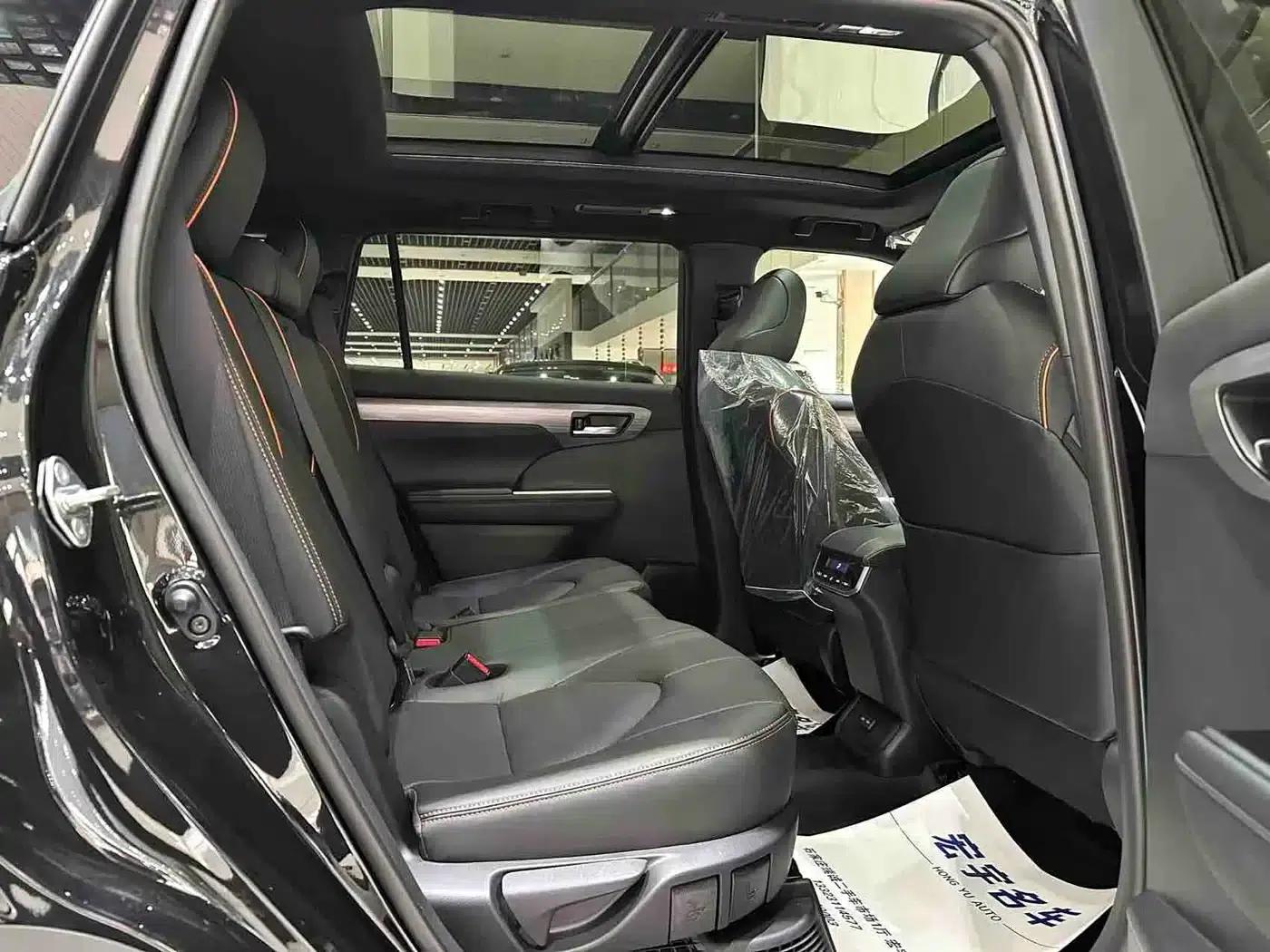 Crown Land Cruiser 2026 2.5L HEV 4WD Premium Edition — миниатюра 17