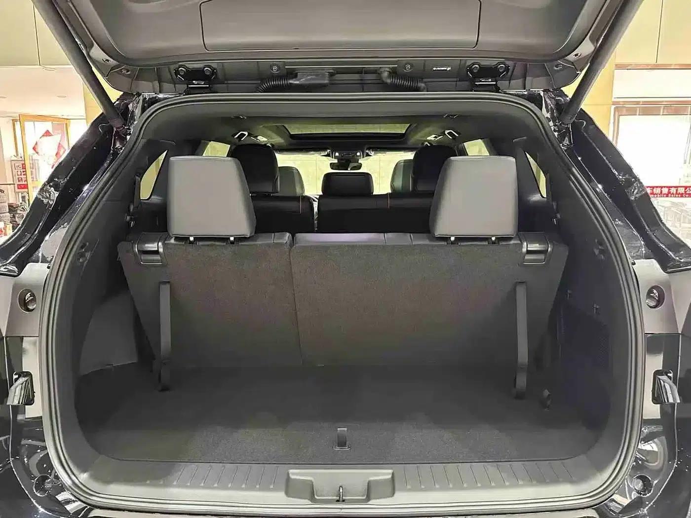 Crown Land Cruiser 2026 2.5L HEV 4WD Premium Edition — миниатюра 21