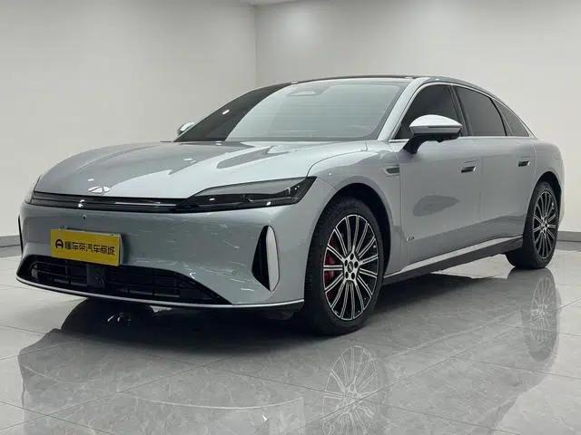 Fengyun A9L 2025 All-Wheel Drive High-Performance Peak Edition