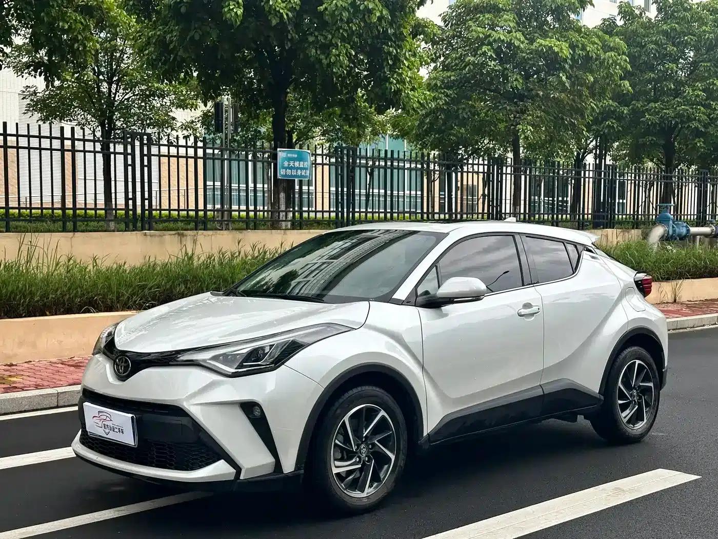Toyota C-HR 2023 2.0L Luxury Edition — миниатюра 1