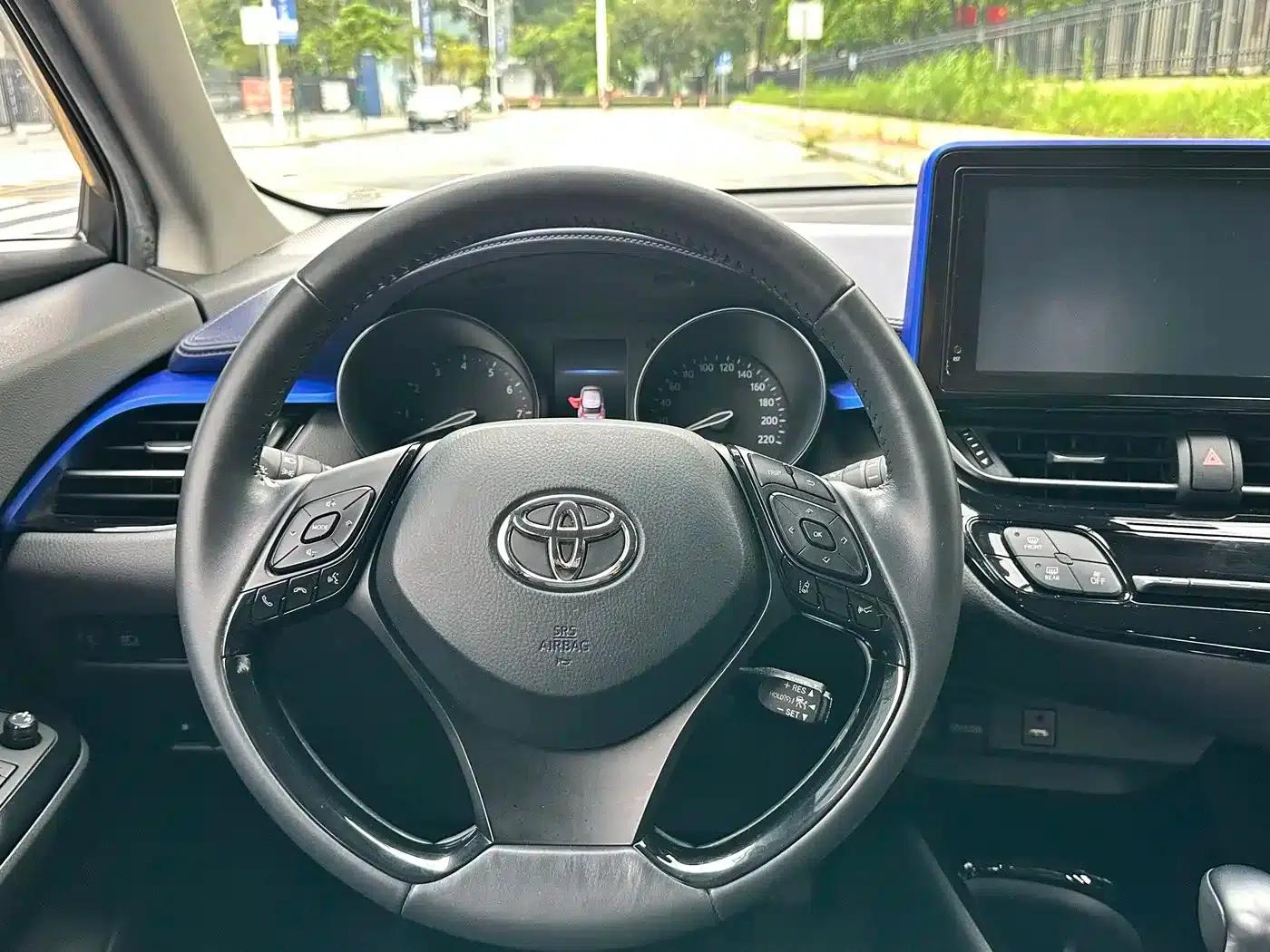 Toyota C-HR 2023 2.0L Luxury Edition — миниатюра 12