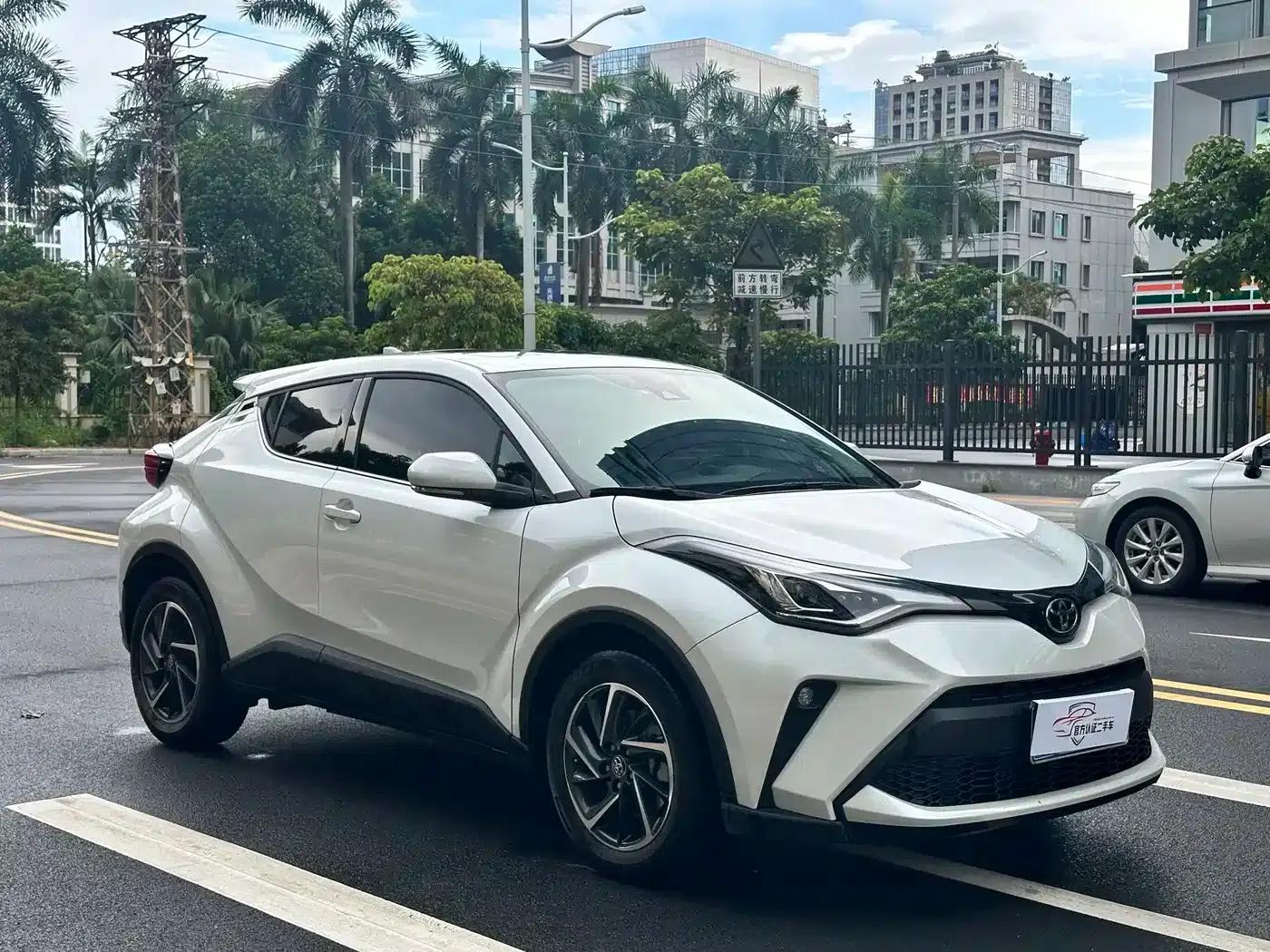 Toyota C-HR 2023 2.0L Luxury Edition — миниатюра 3