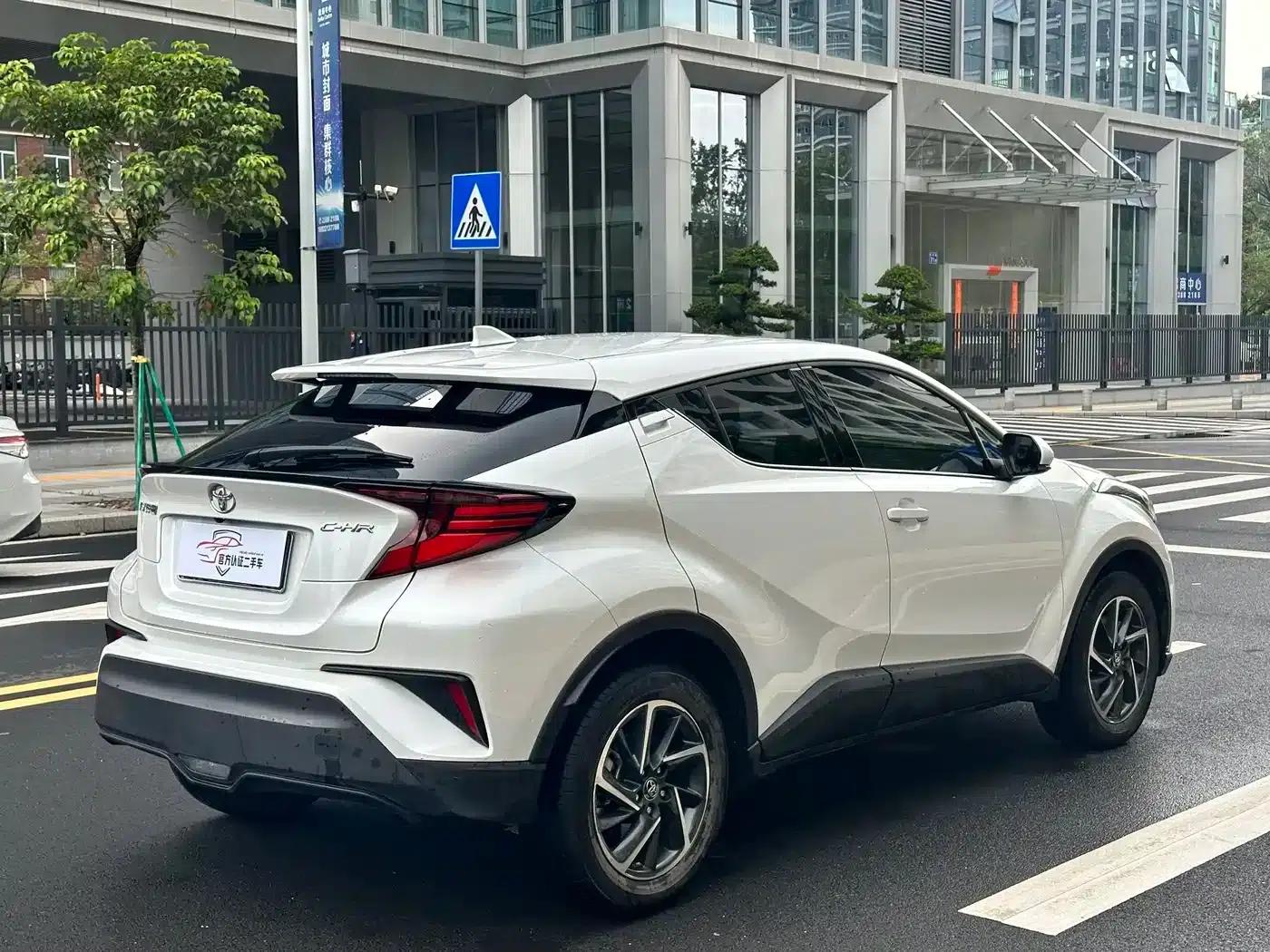 Toyota C-HR 2023 2.0L Luxury Edition — миниатюра 4