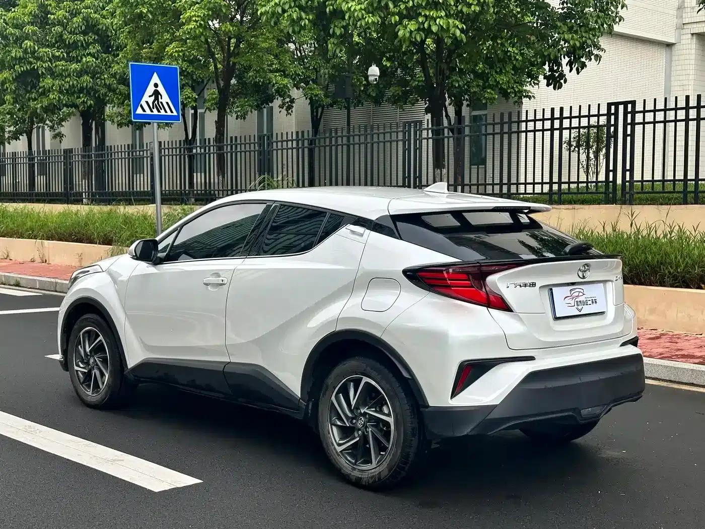 Toyota C-HR 2023 2.0L Luxury Edition — миниатюра 6