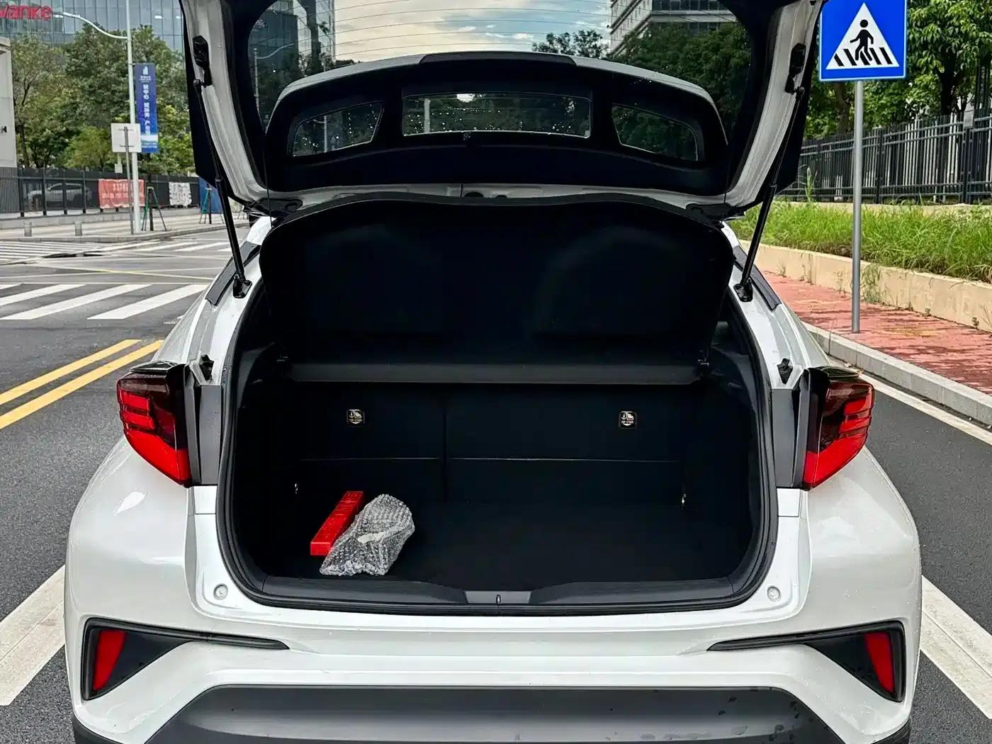 Toyota C-HR 2023 2.0L Luxury Edition — миниатюра 7