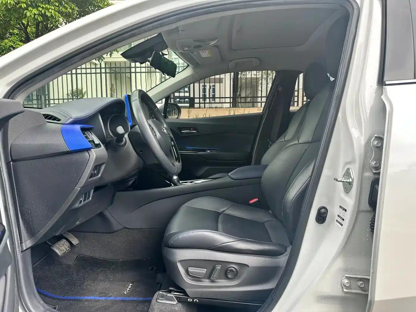 Toyota C-HR 2023 2.0L Luxury Edition — миниатюра 8