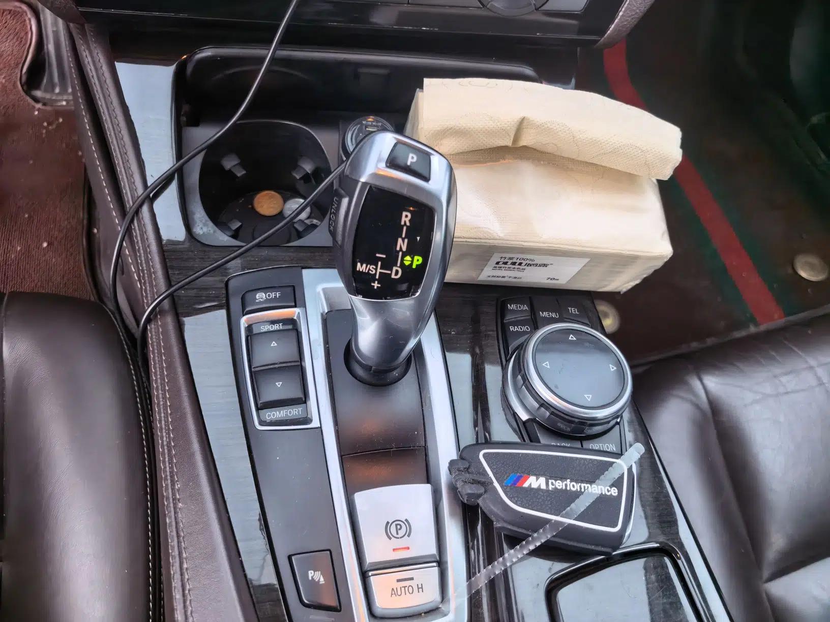BMW 5 Series 2013 525Li Luxury Model — миниатюра 14