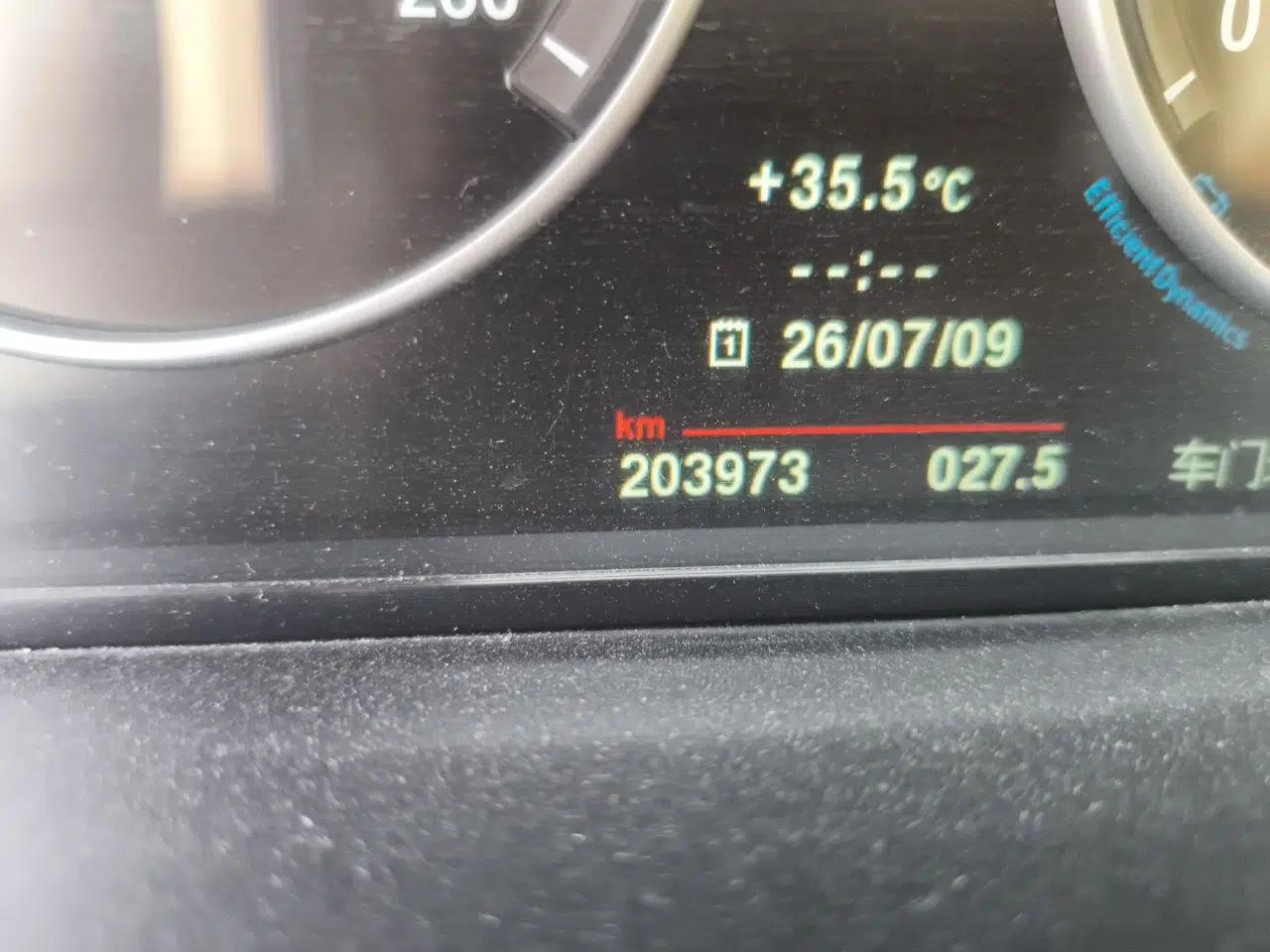BMW 5 Series 2012 523Li Luxury Model — миниатюра 12