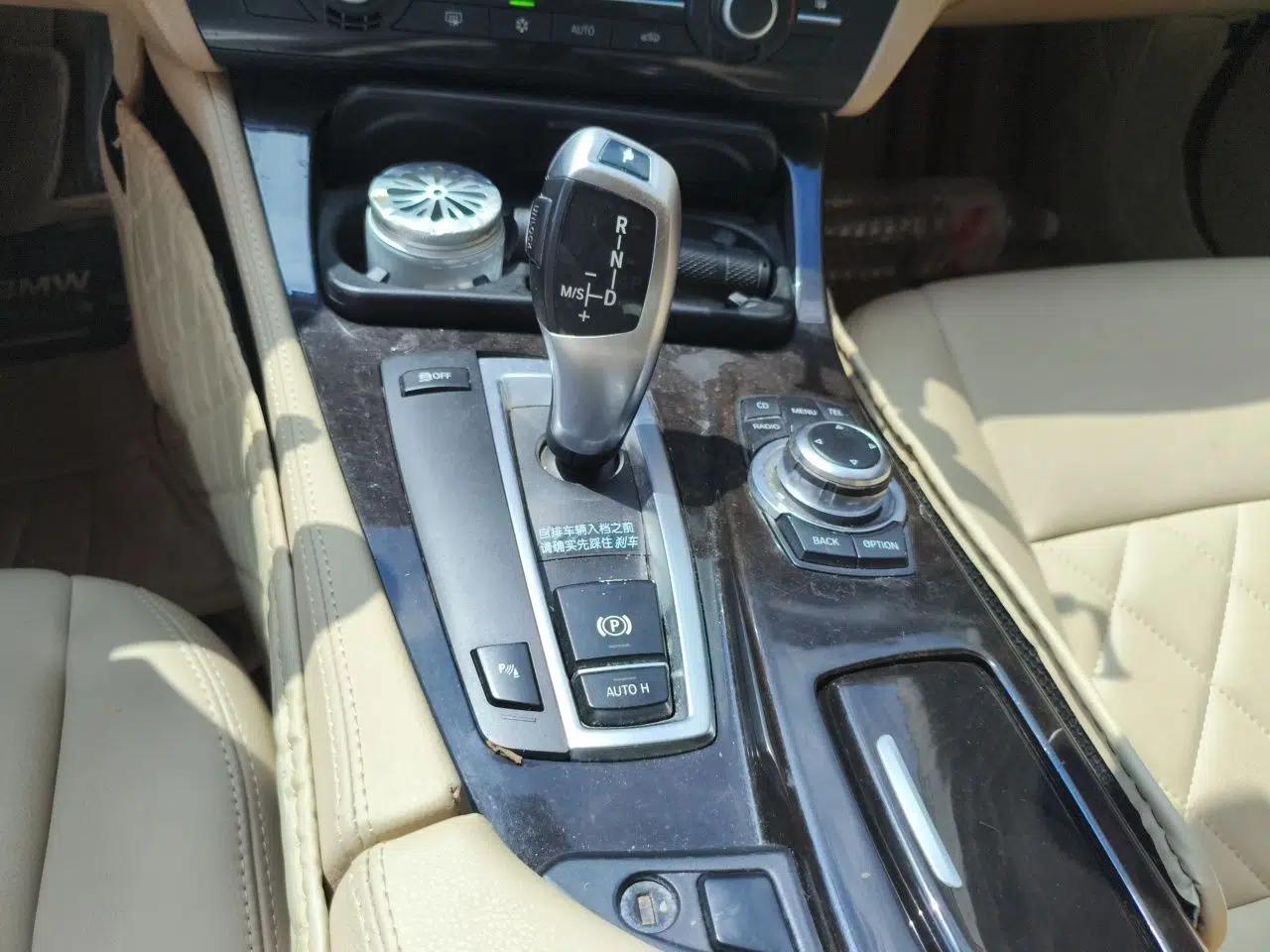 BMW 5 Series 2012 523Li Luxury Model — миниатюра 14