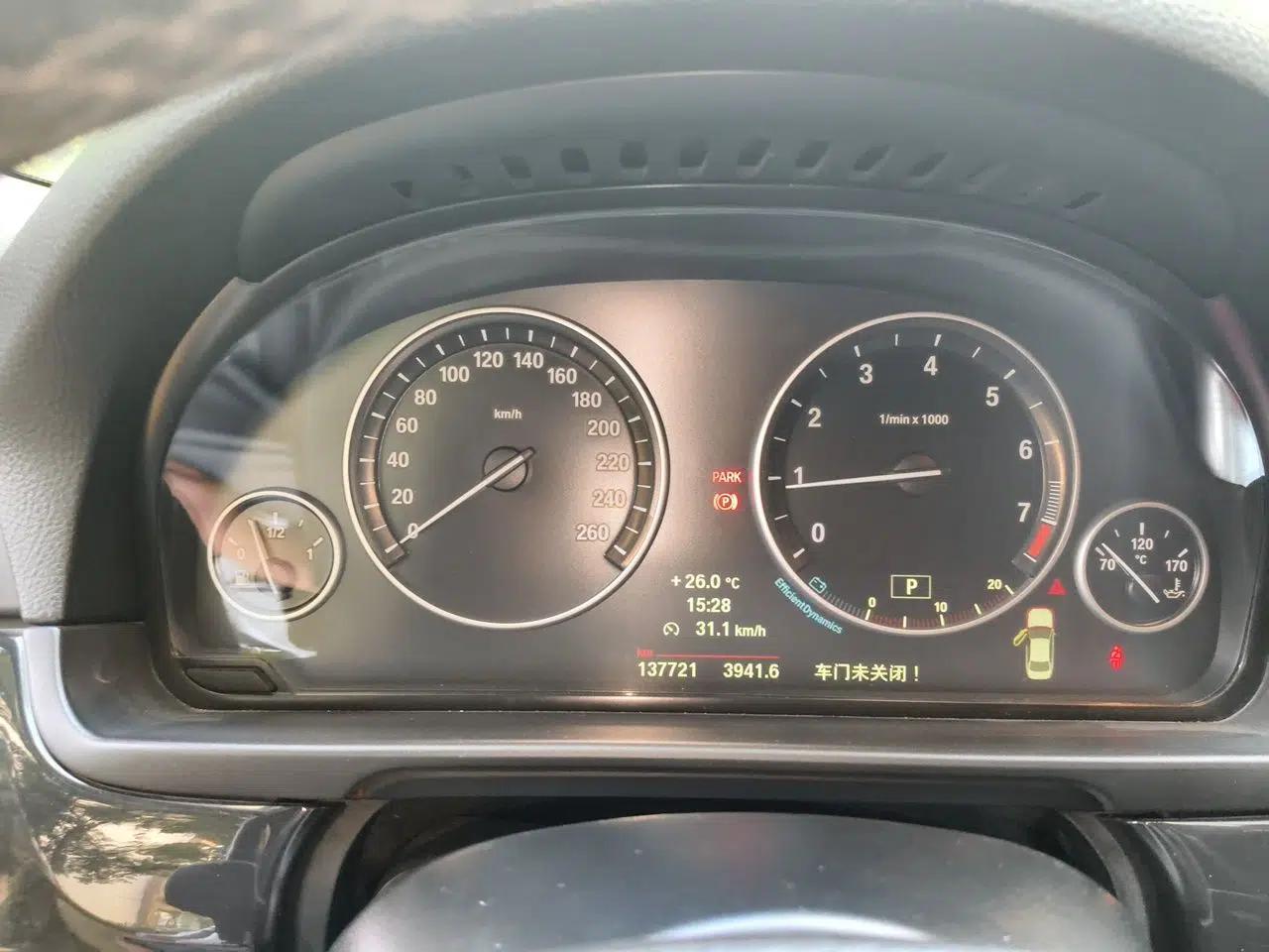 BMW 5 Series 2014 520Li Elegant Model — миниатюра 11