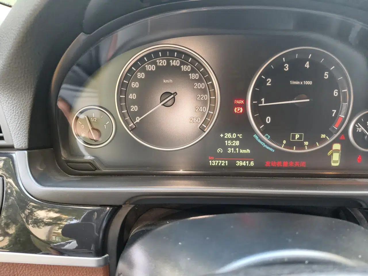 BMW 5 Series 2014 520Li Elegant Model — миниатюра 12
