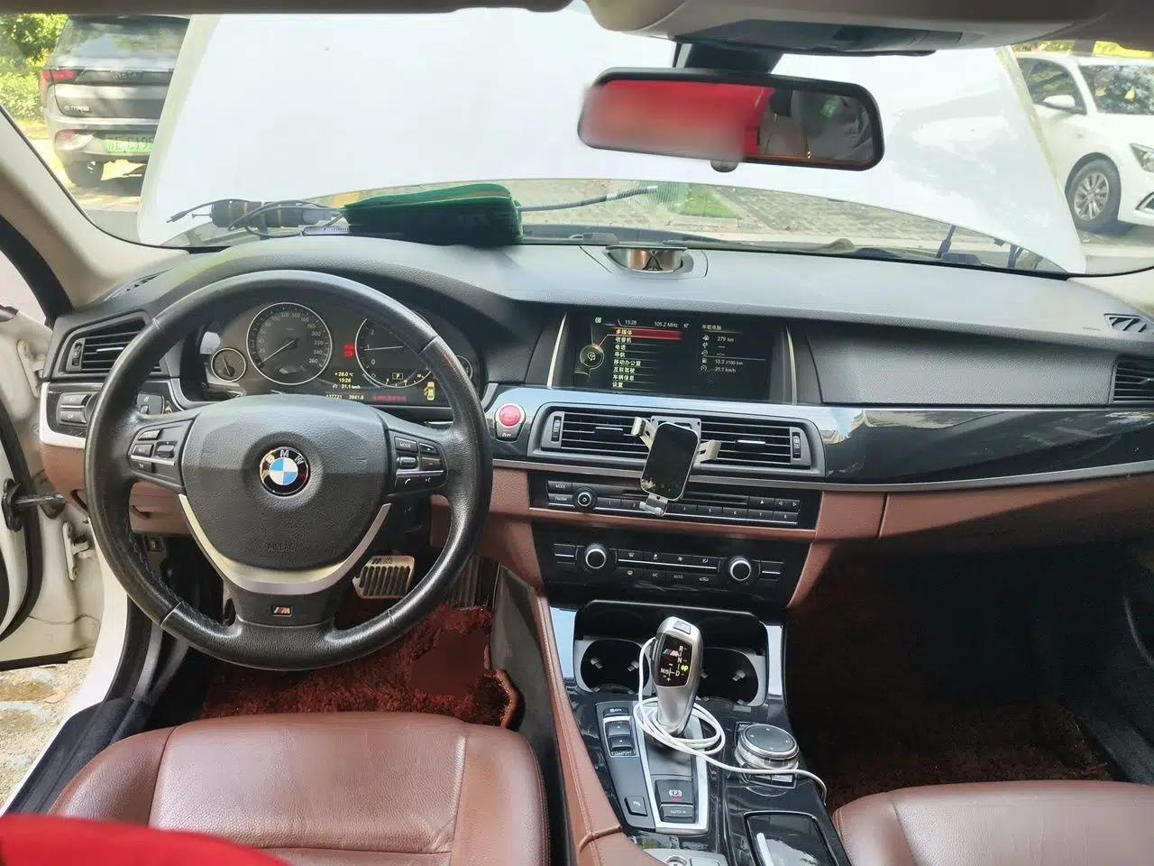 BMW 5 Series 2014 520Li Elegant Model — миниатюра 9