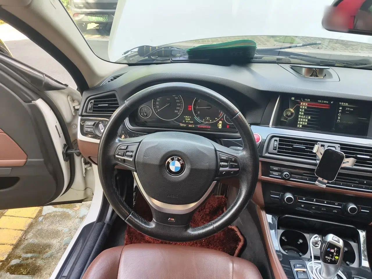 BMW 5 Series 2014 520Li Elegant Model — миниатюра 10