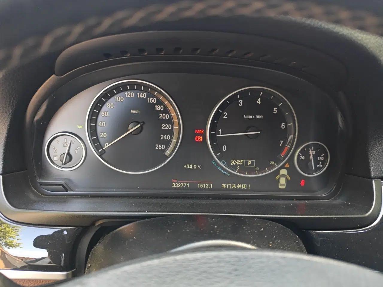 BMW 5 Series 2014 520Li Elegant Model — миниатюра 11