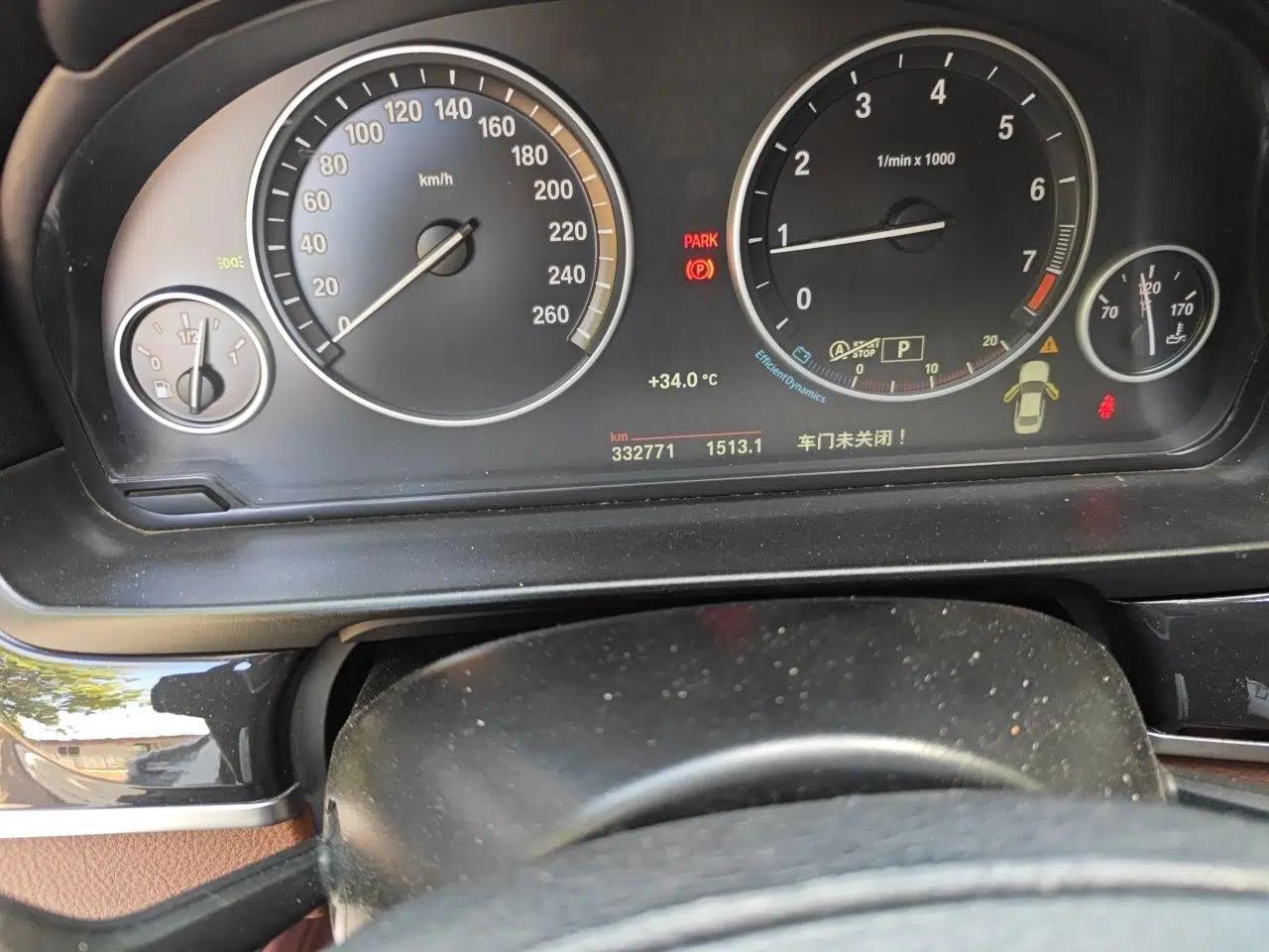 BMW 5 Series 2014 520Li Elegant Model — миниатюра 12