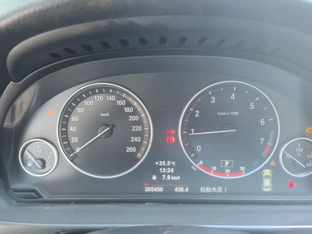 BMW 5 Series 2011 520Li Elegant Model — миниатюра 11