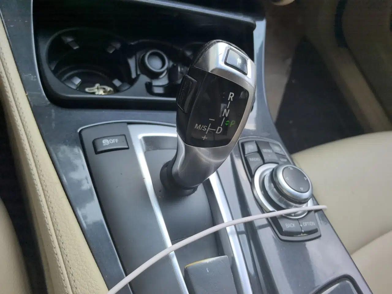 BMW 5 Series 2011 520Li Elegant Model — миниатюра 14