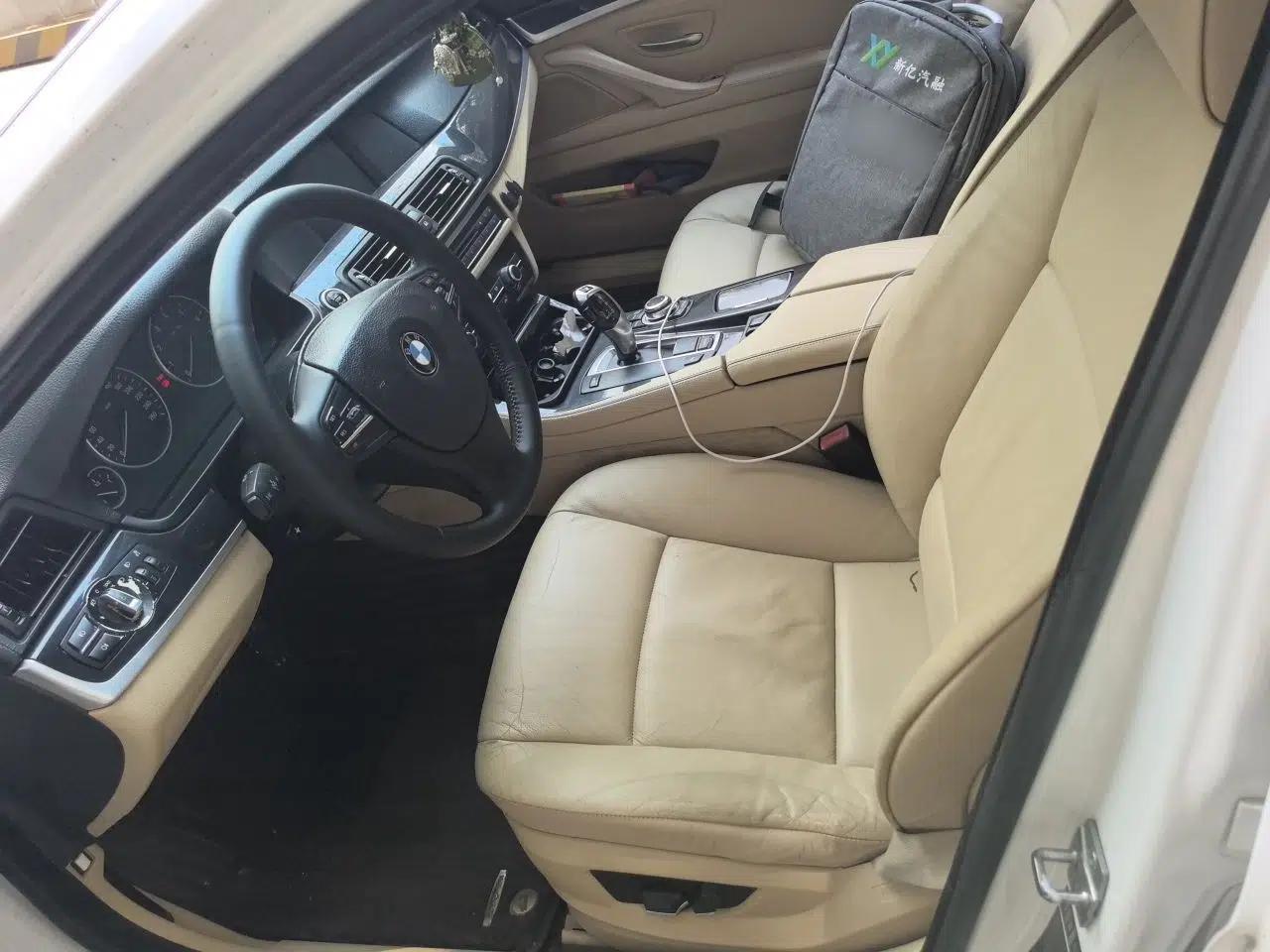 BMW 5 Series 2011 520Li Elegant Model — миниатюра 15