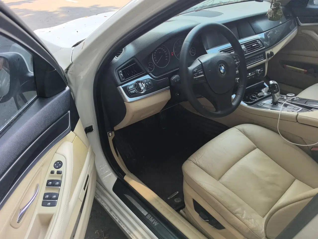 BMW 5 Series 2011 520Li Elegant Model — миниатюра 16