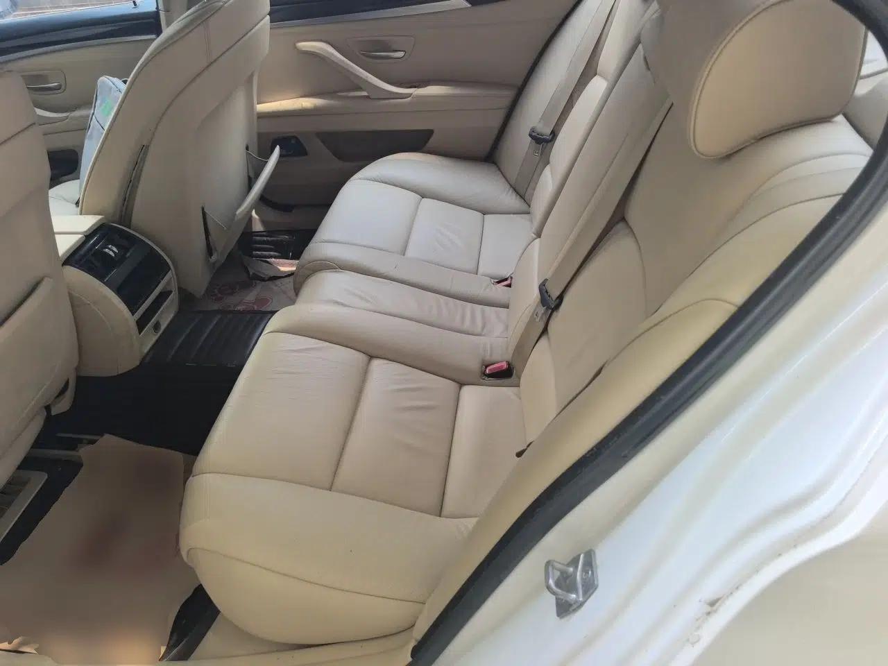 BMW 5 Series 2011 520Li Elegant Model — миниатюра 17