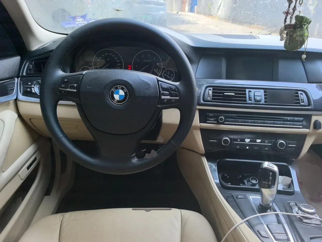 BMW 5 Series 2011 520Li Elegant Model — миниатюра 10
