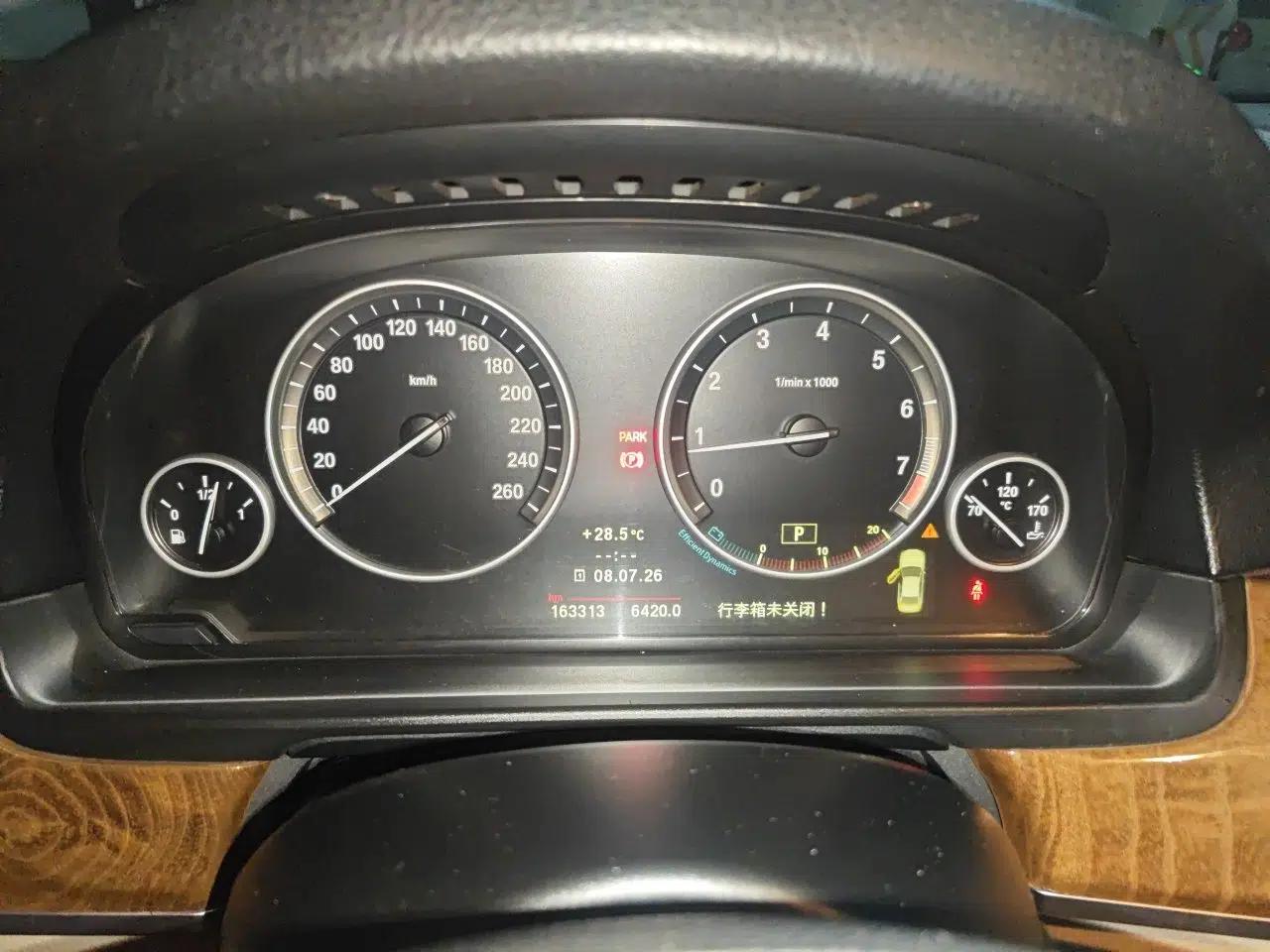 BMW 5 Series 2011 528Li Leading Model — миниатюра 11