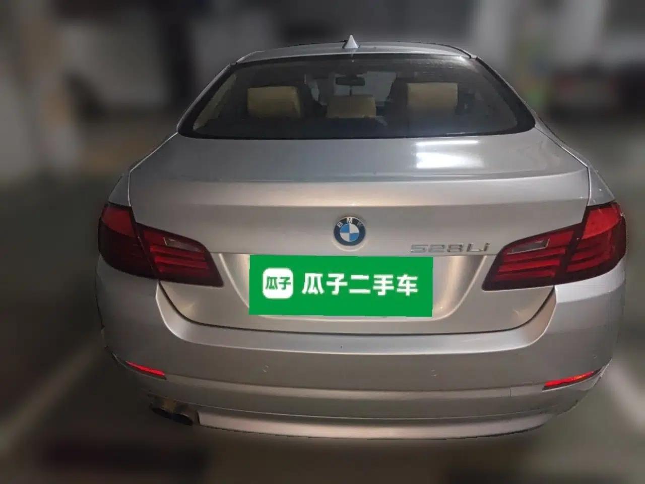 BMW 5 Series 2011 528Li Leading Model — миниатюра 5