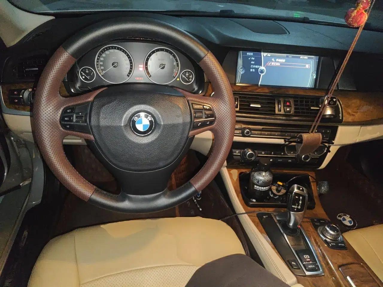 BMW 5 Series 2011 528Li Leading Model — миниатюра 10