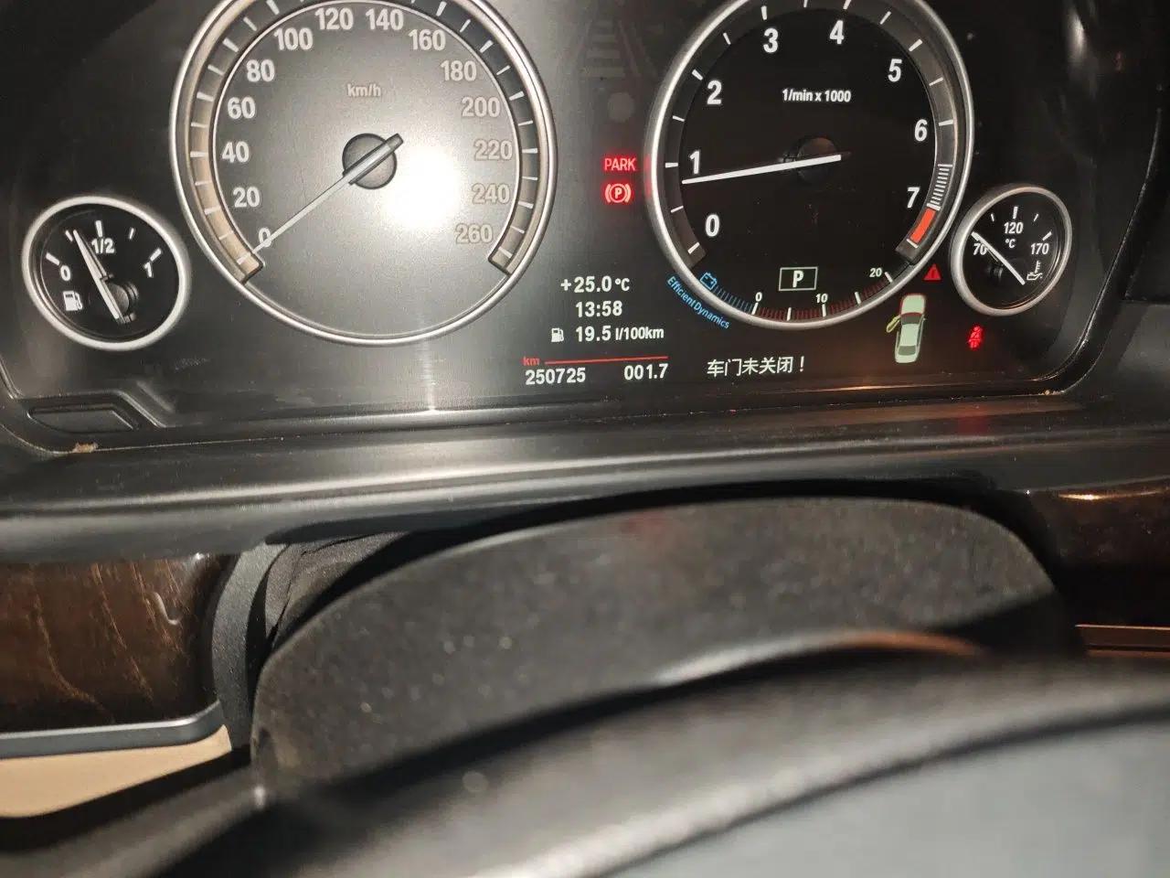 BMW 5 Series 2011 523Li Luxury Model — миниатюра 12