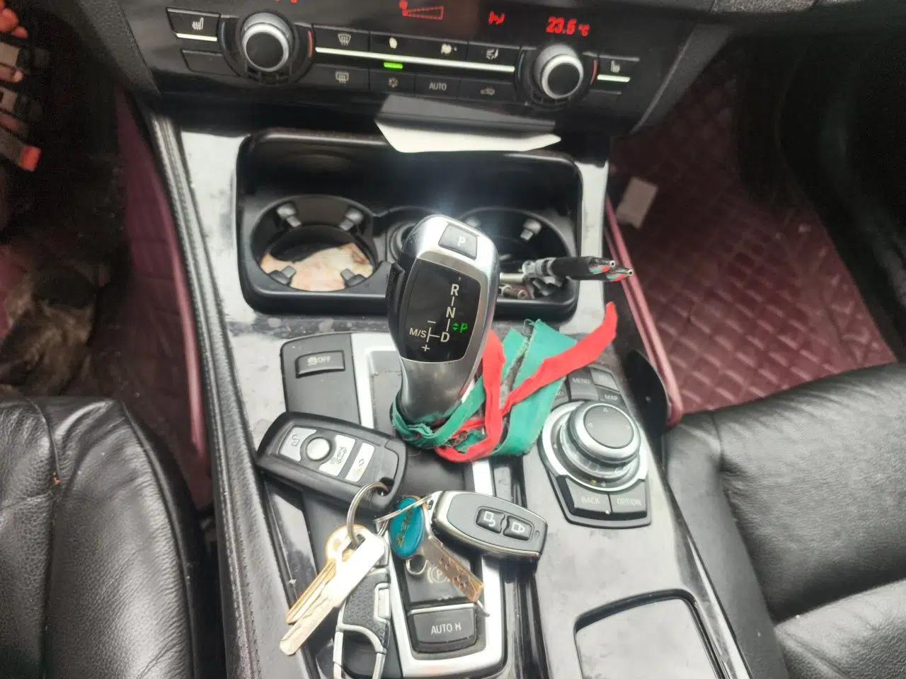 BMW 5 Series 2011 523Li Luxury Model — миниатюра 14