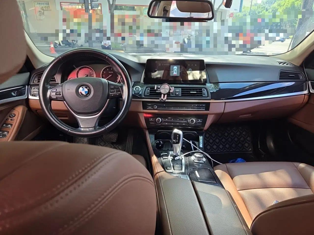 BMW 5 Series 2017 520Li Elegant Edition — миниатюра 9