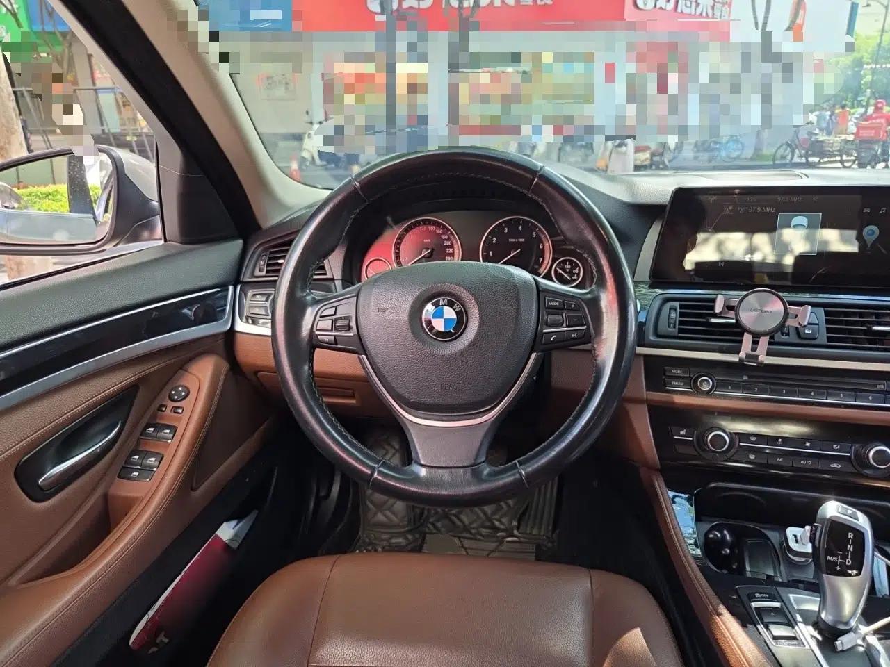 BMW 5 Series 2017 520Li Elegant Edition — миниатюра 10