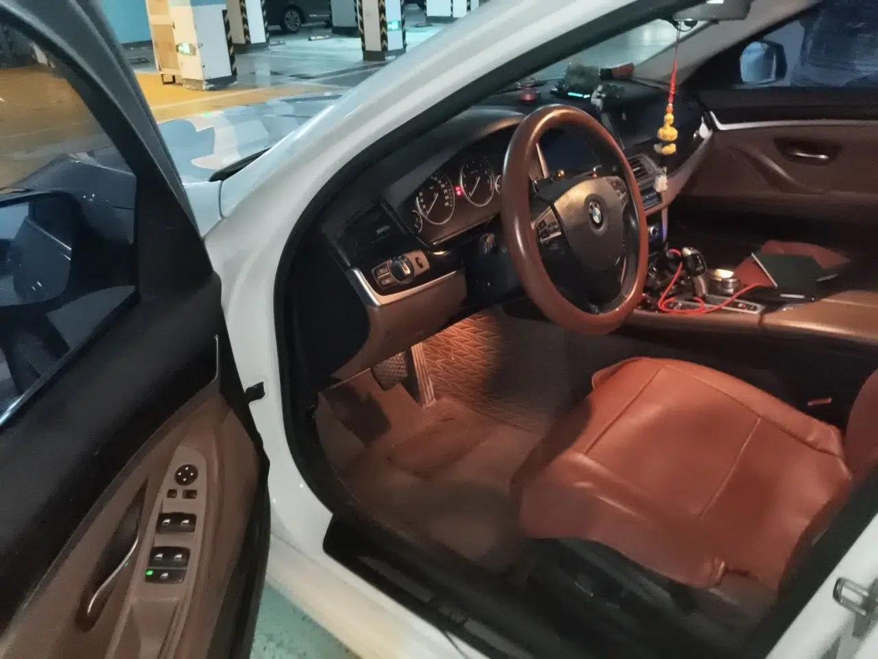 BMW 5 Series 2014 520Li Elegant Model — миниатюра 16