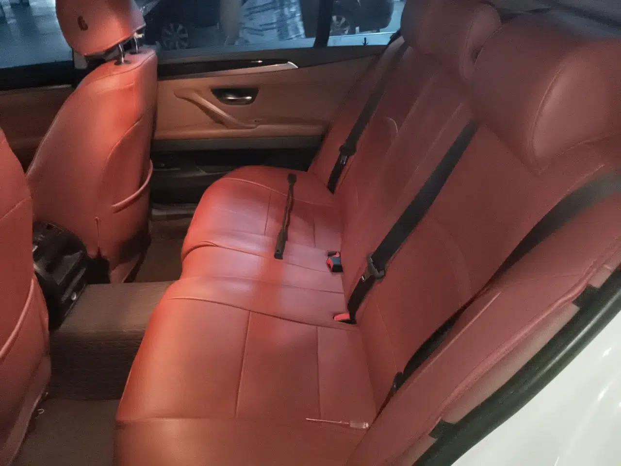 BMW 5 Series 2014 520Li Elegant Model — миниатюра 17