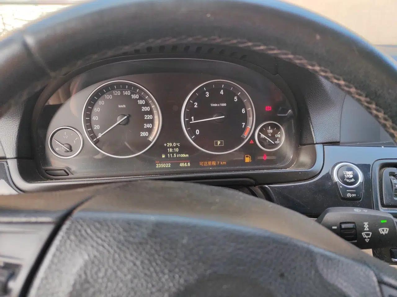 BMW 5 Series 2010 520Li Leading Model — миниатюра 11