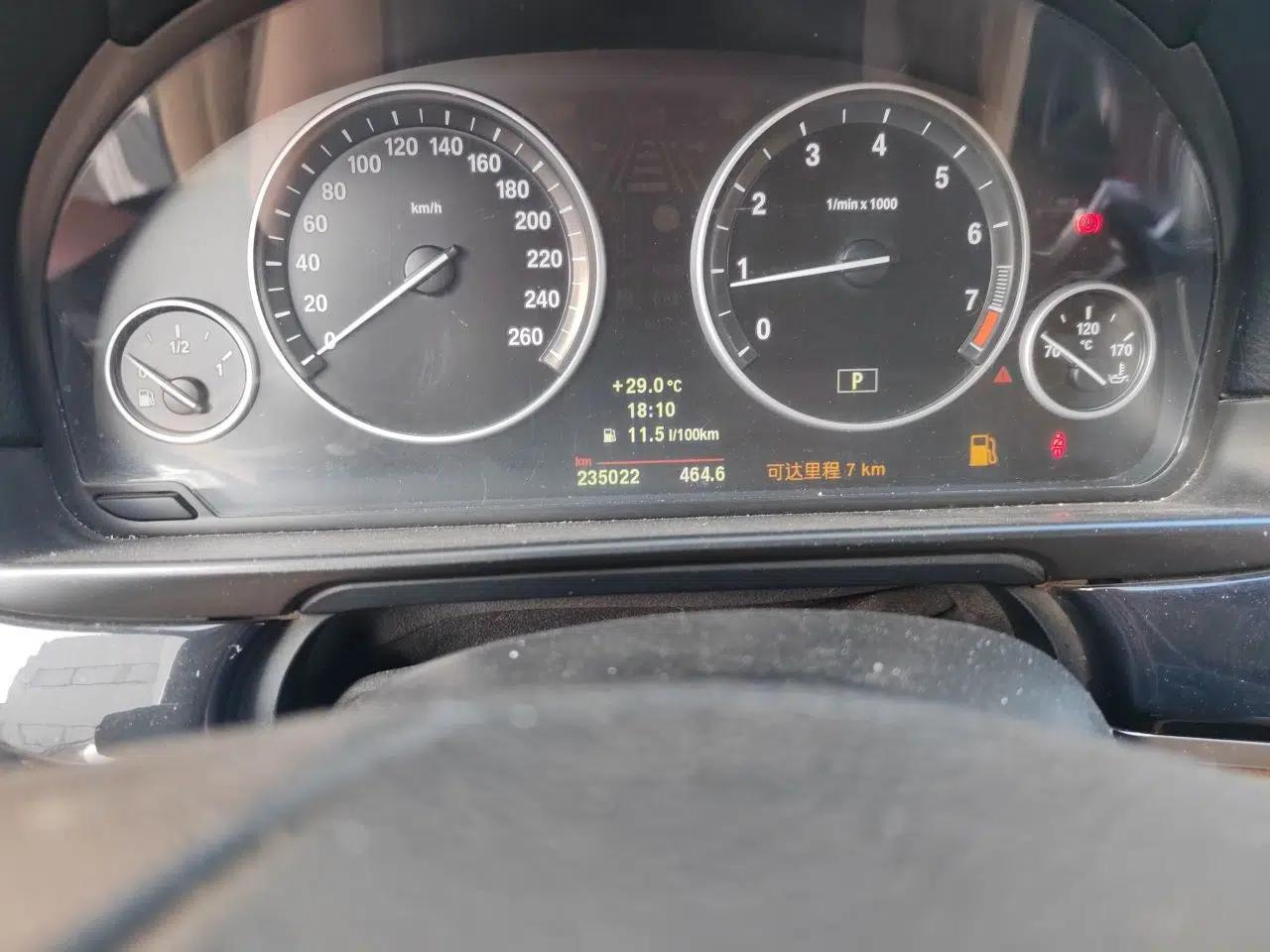 BMW 5 Series 2010 520Li Leading Model — миниатюра 12