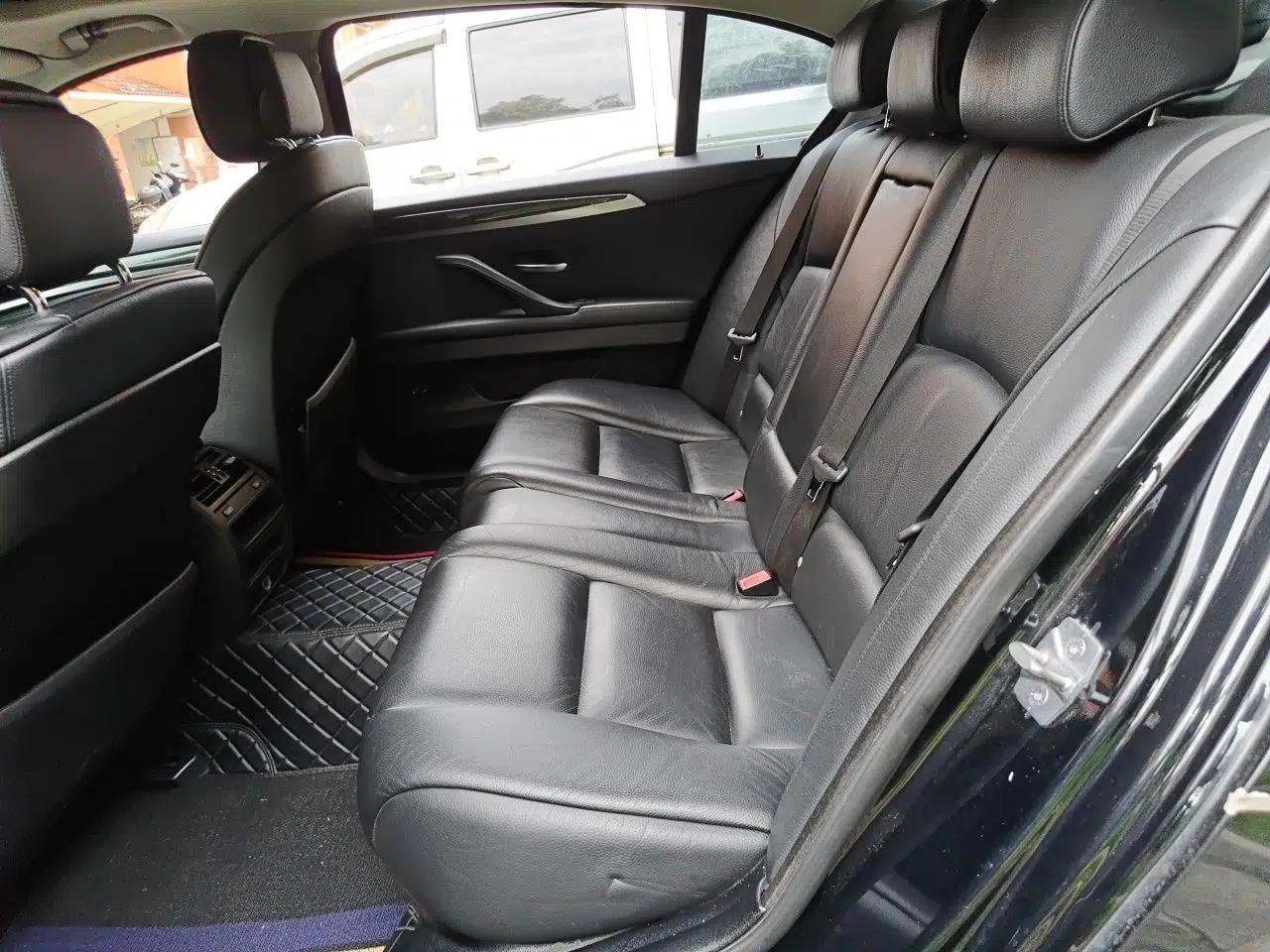 BMW 5 Series 2011 523Li Leading Model — миниатюра 17