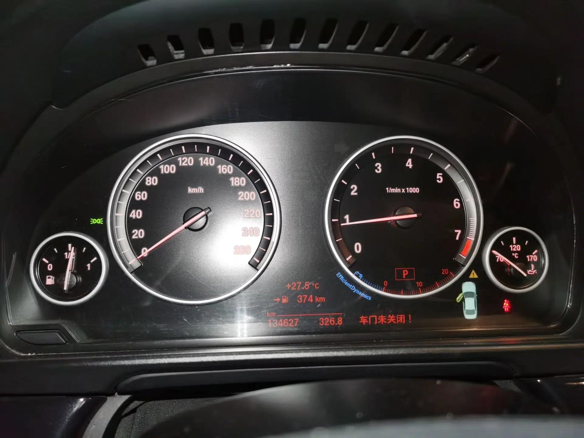 BMW 5 Series 2014 520Li Elegant Model — миниатюра 11