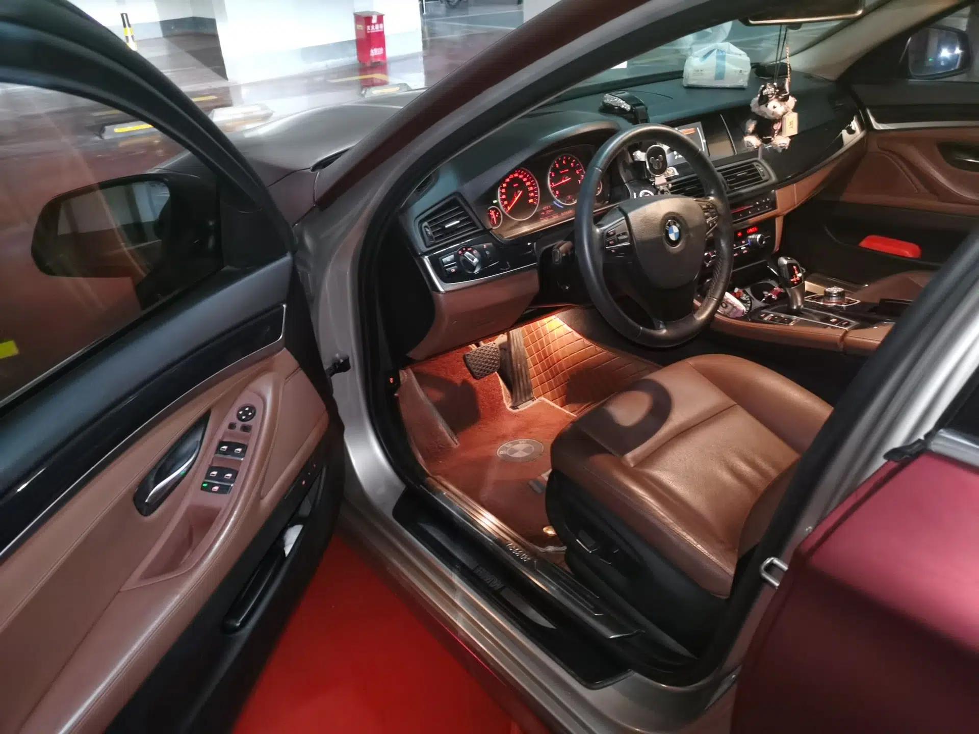 BMW 5 Series 2014 520Li Elegant Model — миниатюра 16