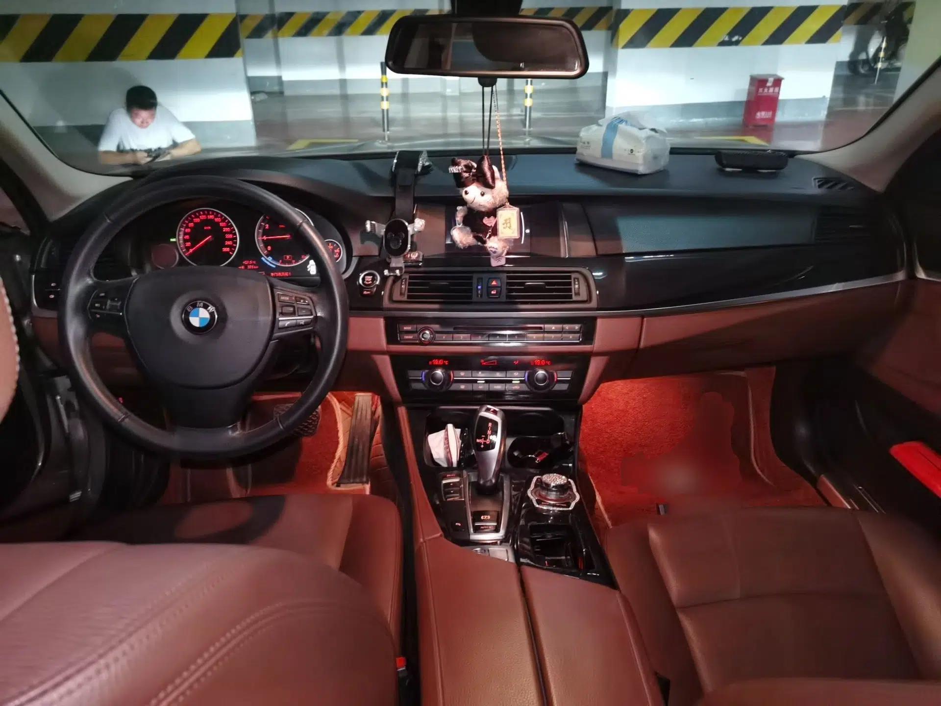 BMW 5 Series 2014 520Li Elegant Model — миниатюра 9