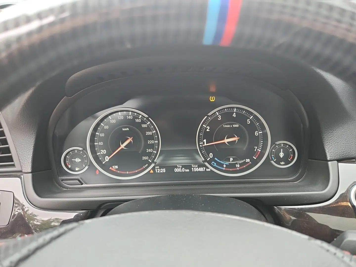 BMW 5 Series 2014 525Li Leading Model — миниатюра 11