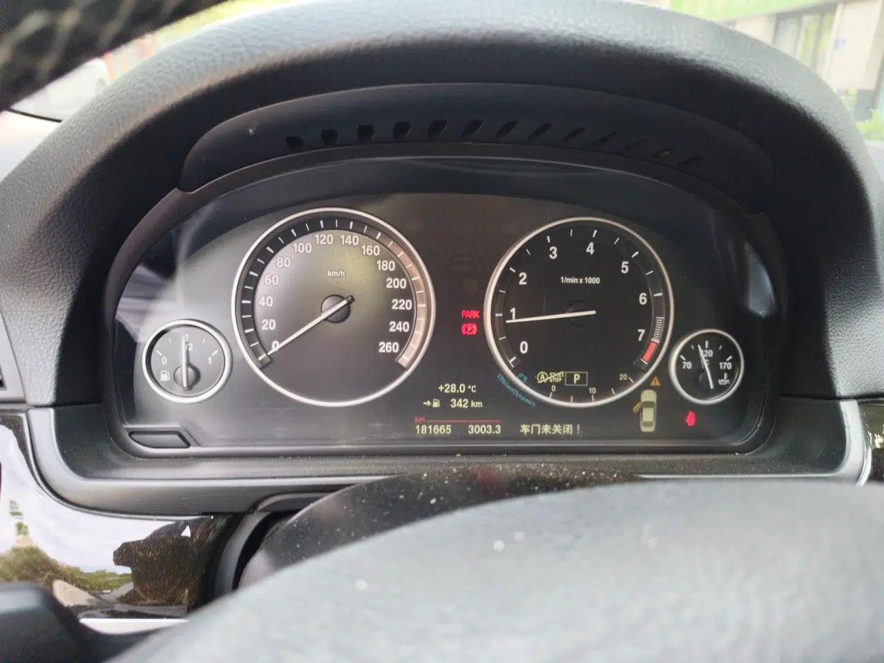 BMW 5 Series 2014 525Li Leading Model — миниатюра 11