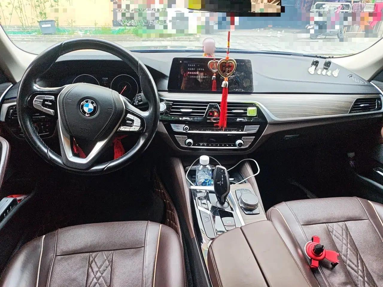 BMW 5 Series New Energy 2019 530Le Luxury Package — миниатюра 9