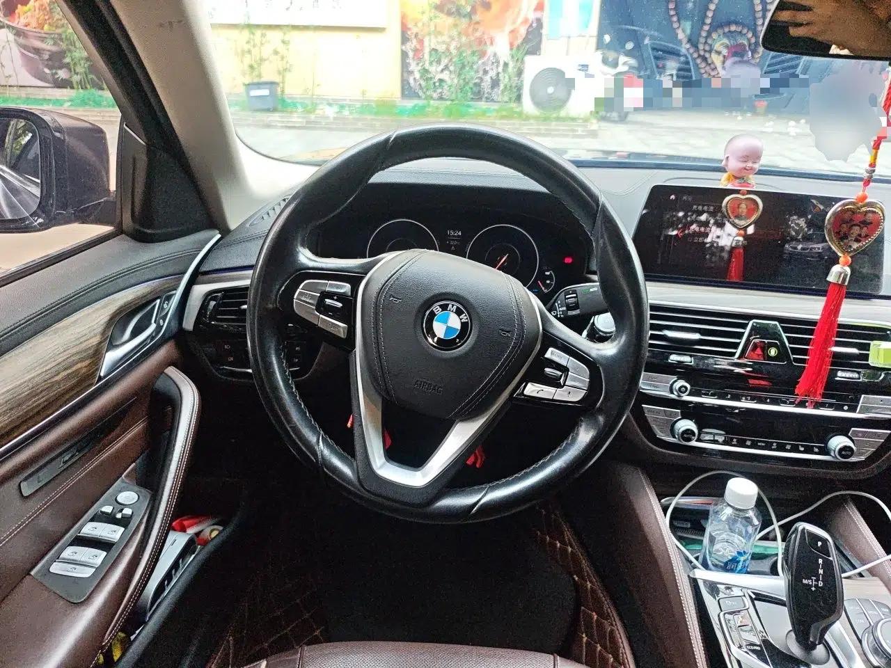 BMW 5 Series New Energy 2019 530Le Luxury Package — миниатюра 10