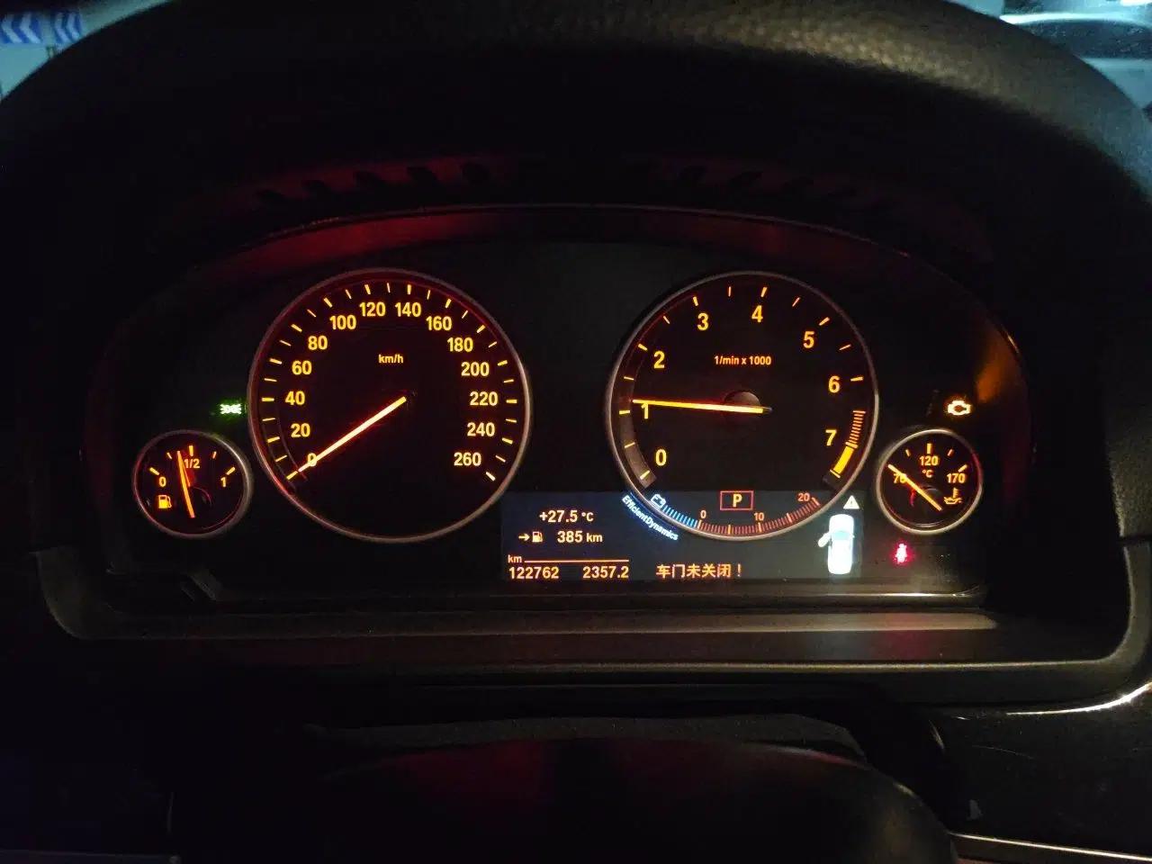 BMW 5 Series 2014 520Li Elegant Model — миниатюра 11