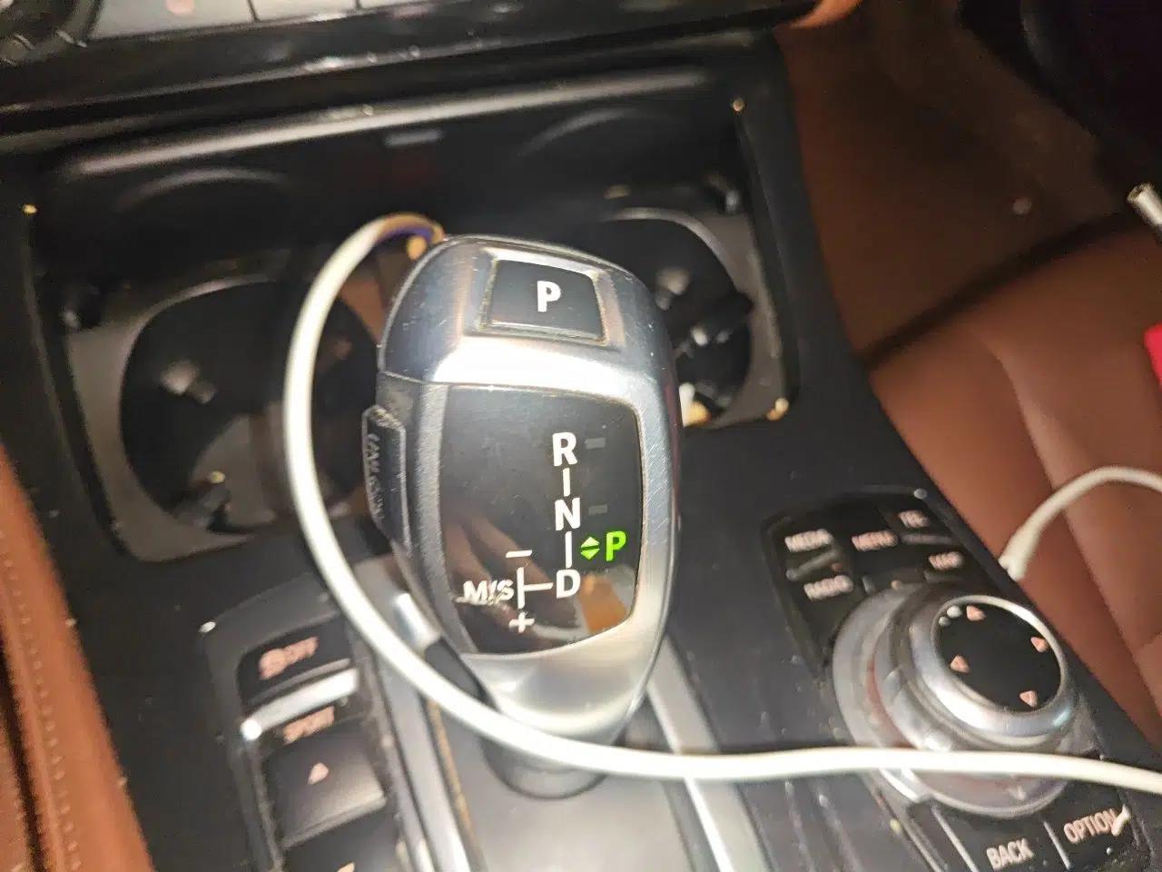BMW 5 Series 2014 520Li Elegant Model — миниатюра 14