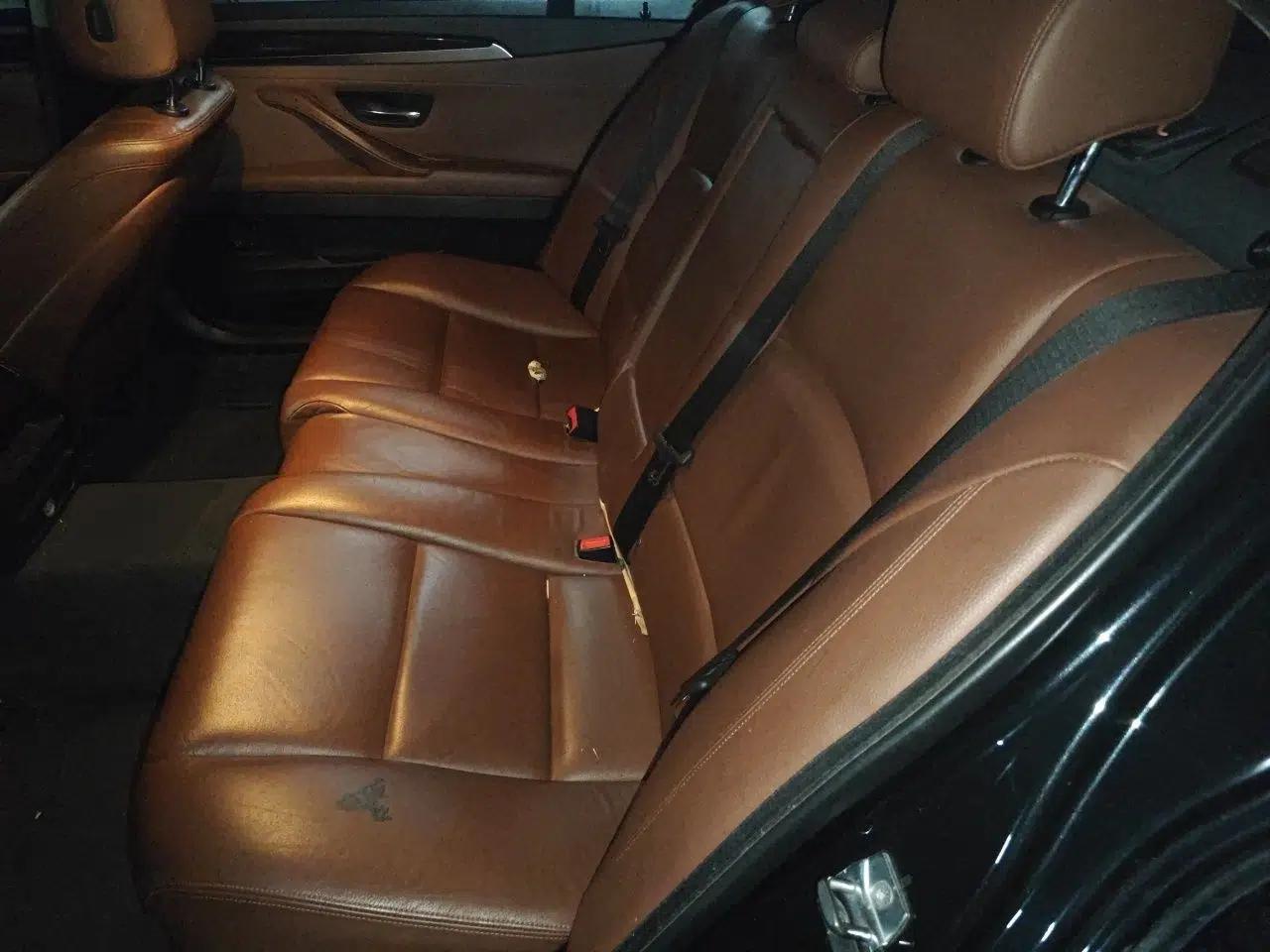 BMW 5 Series 2014 520Li Elegant Model — миниатюра 17