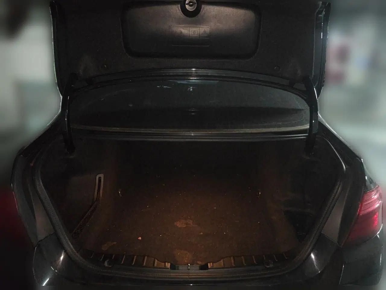 BMW 5 Series 2014 520Li Elegant Model — миниатюра 19