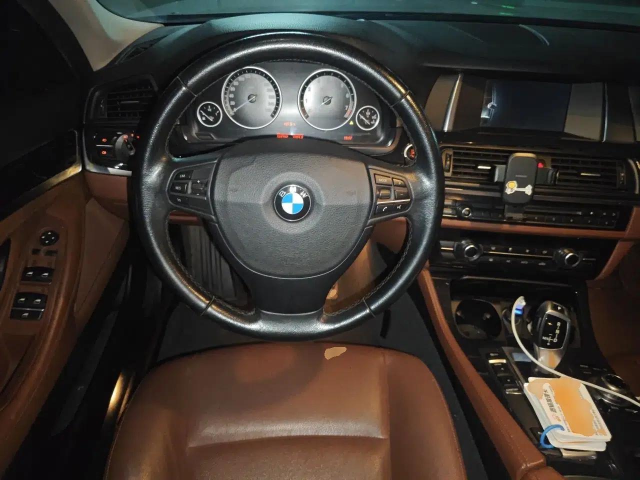BMW 5 Series 2014 520Li Elegant Model — миниатюра 10